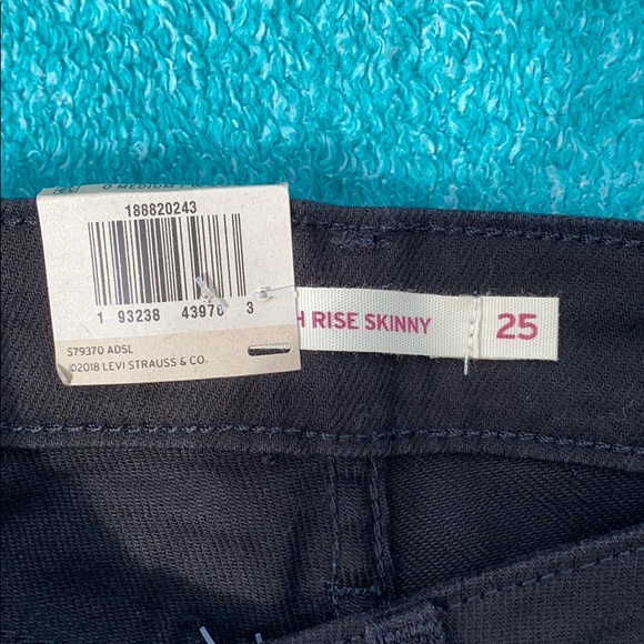 Levi jeans NWT. High rise skinny. Size 25 - Picture 7 of 7